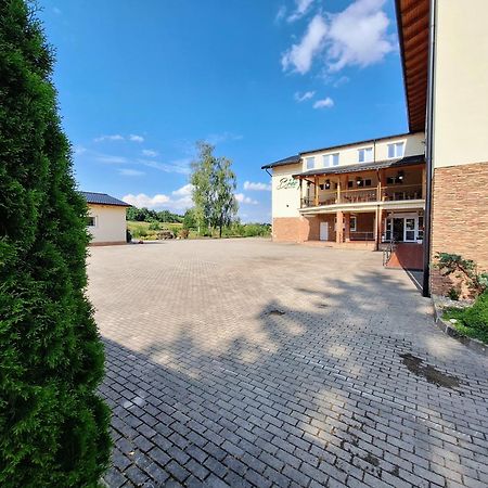 Agrohotel Tri Brezy Hrustin Dış mekan fotoğraf