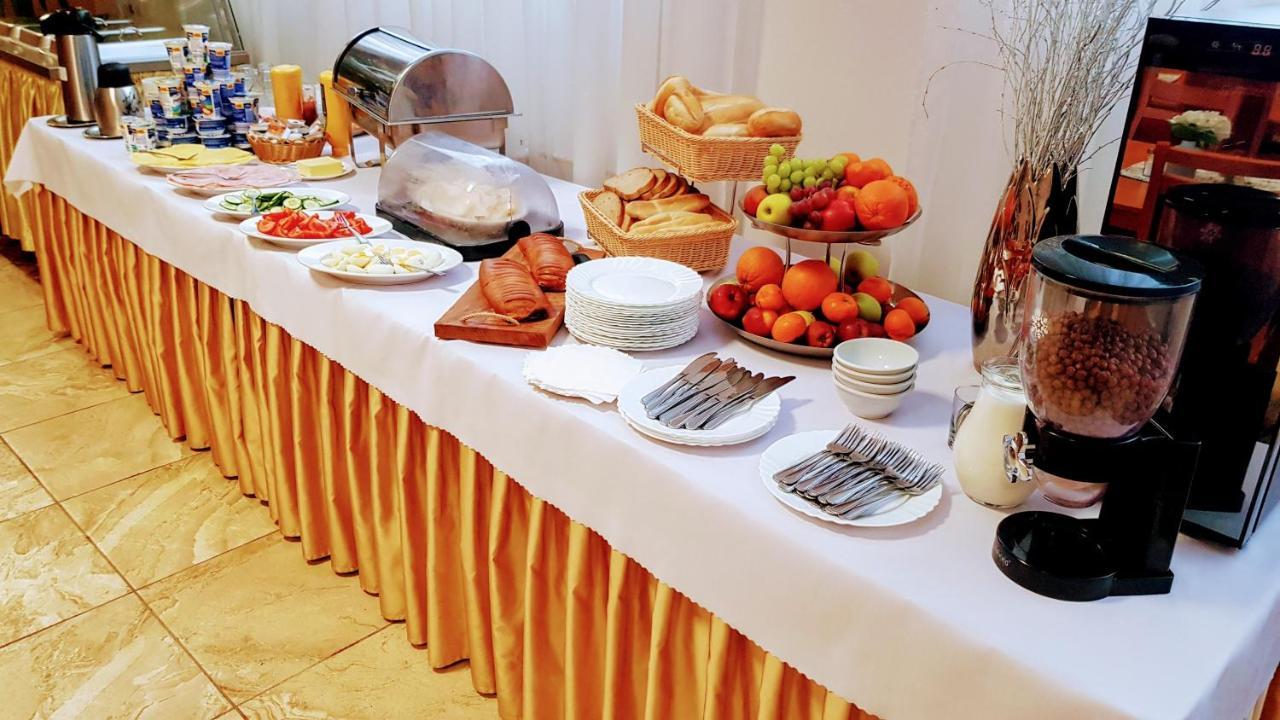 Agrohotel Tri Brezy Hrustin Dış mekan fotoğraf