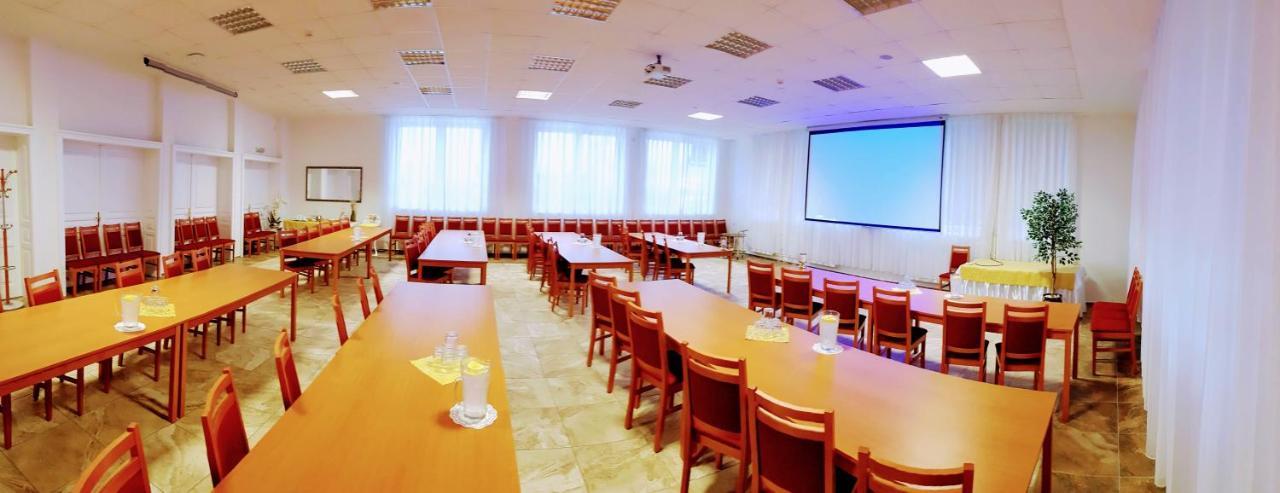 Agrohotel Tri Brezy Hrustin Dış mekan fotoğraf