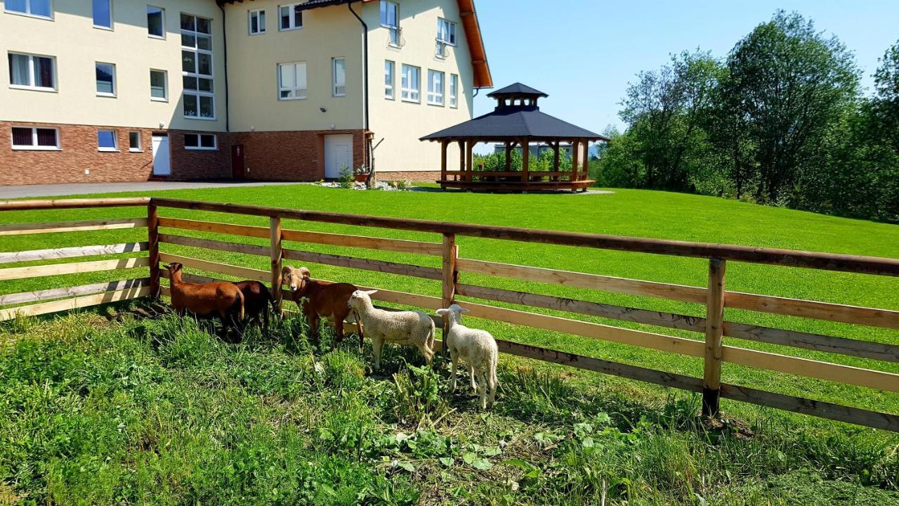 Agrohotel Tri Brezy Hrustin Dış mekan fotoğraf
