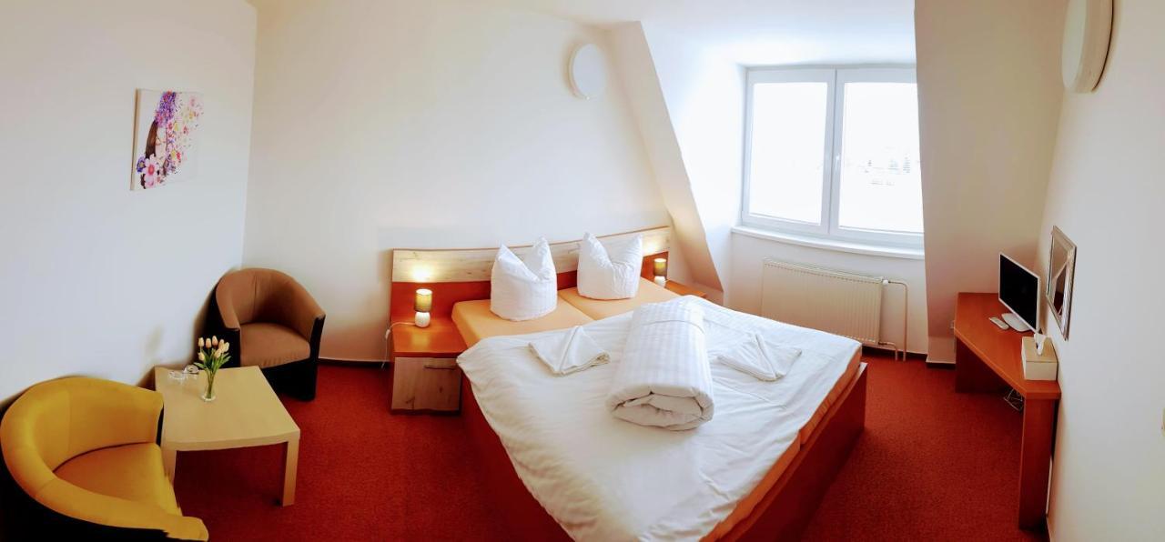 Agrohotel Tri Brezy Hrustin Dış mekan fotoğraf