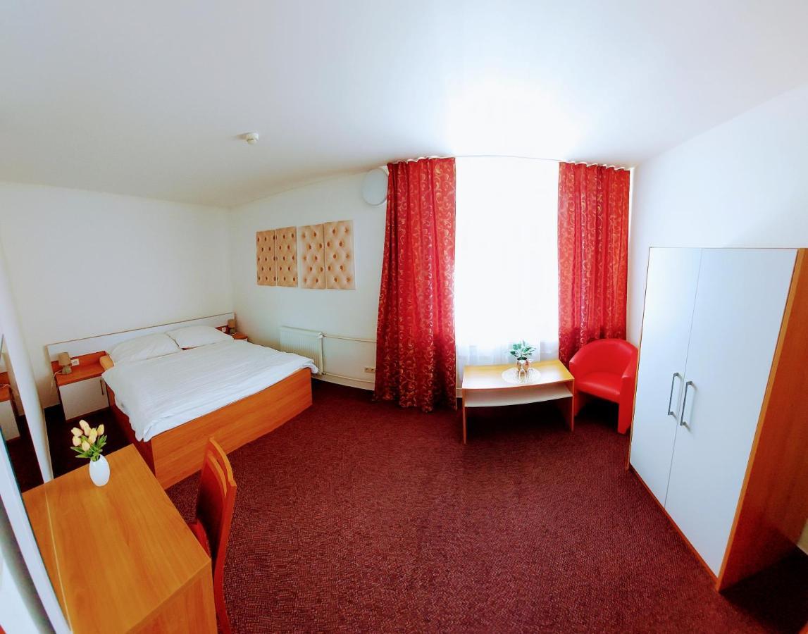 Agrohotel Tri Brezy Hrustin Dış mekan fotoğraf