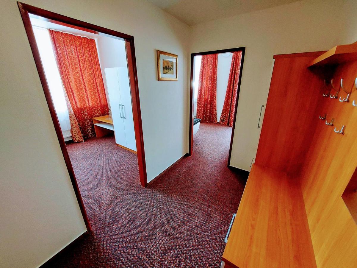 Agrohotel Tri Brezy Hrustin Dış mekan fotoğraf