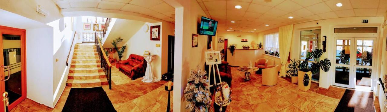 Agrohotel Tri Brezy Hrustin Dış mekan fotoğraf