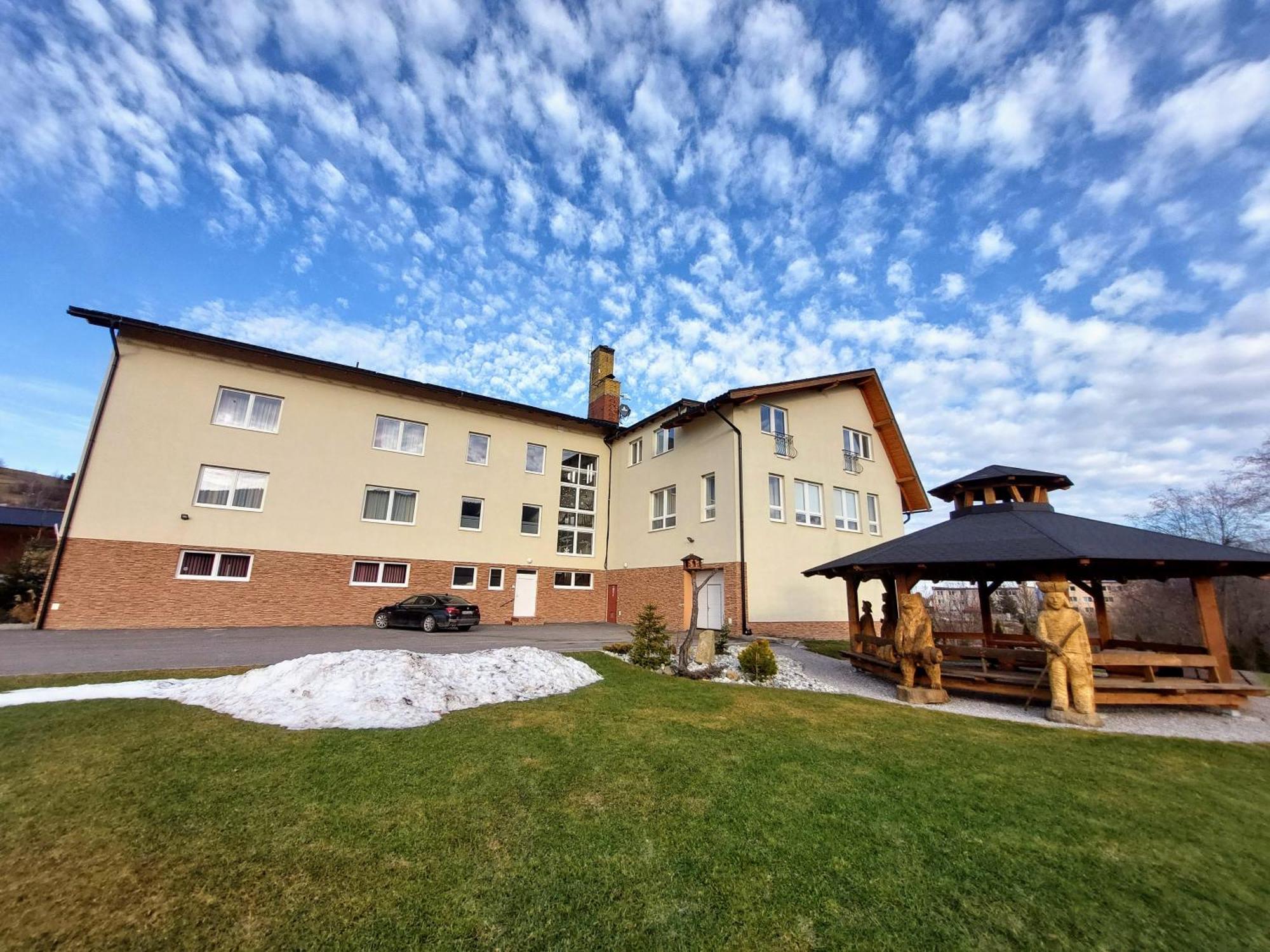 Agrohotel Tri Brezy Hrustin Dış mekan fotoğraf