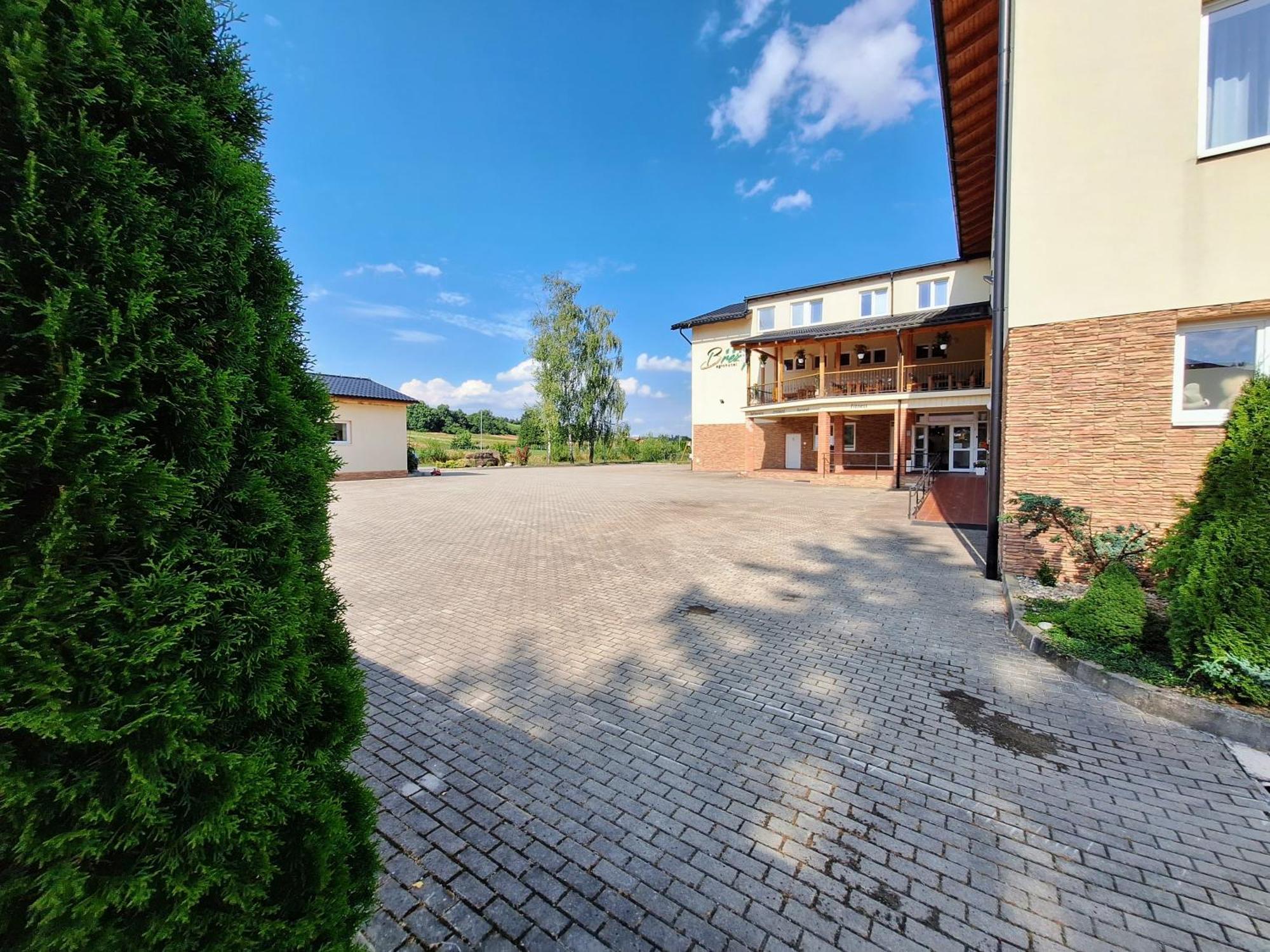 Agrohotel Tri Brezy Hrustin Dış mekan fotoğraf