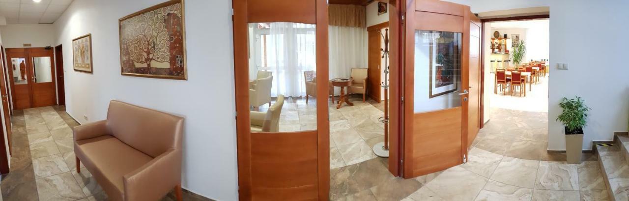 Agrohotel Tri Brezy Hrustin Dış mekan fotoğraf