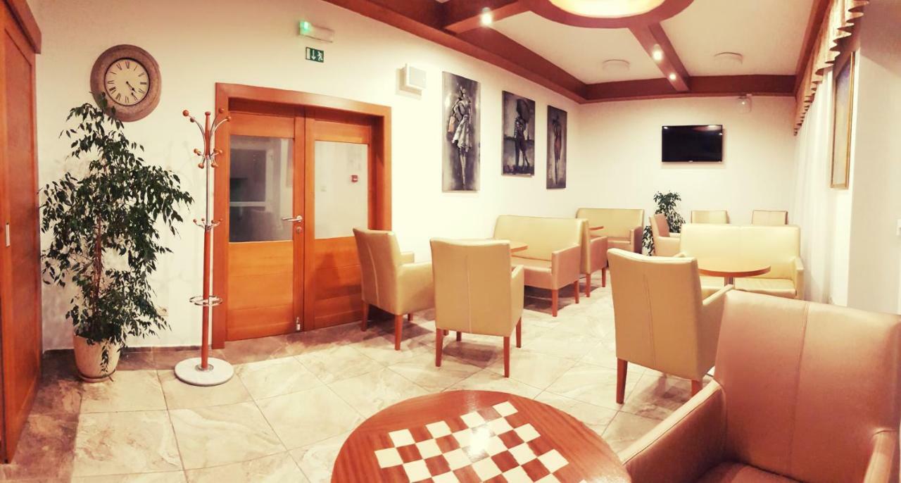 Agrohotel Tri Brezy Hrustin Dış mekan fotoğraf