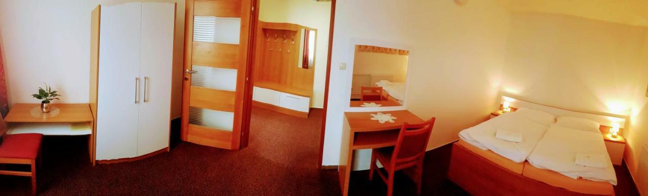 Agrohotel Tri Brezy Hrustin Dış mekan fotoğraf