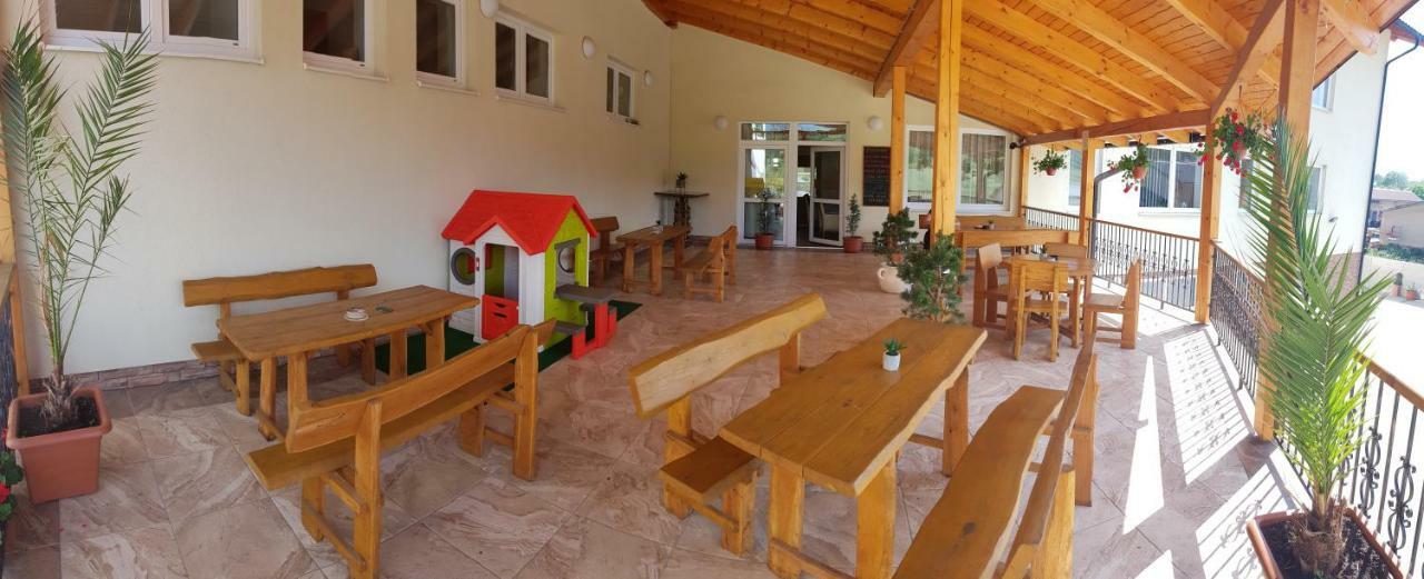 Agrohotel Tri Brezy Hrustin Dış mekan fotoğraf