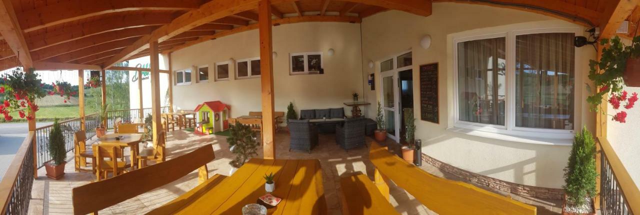 Agrohotel Tri Brezy Hrustin Dış mekan fotoğraf