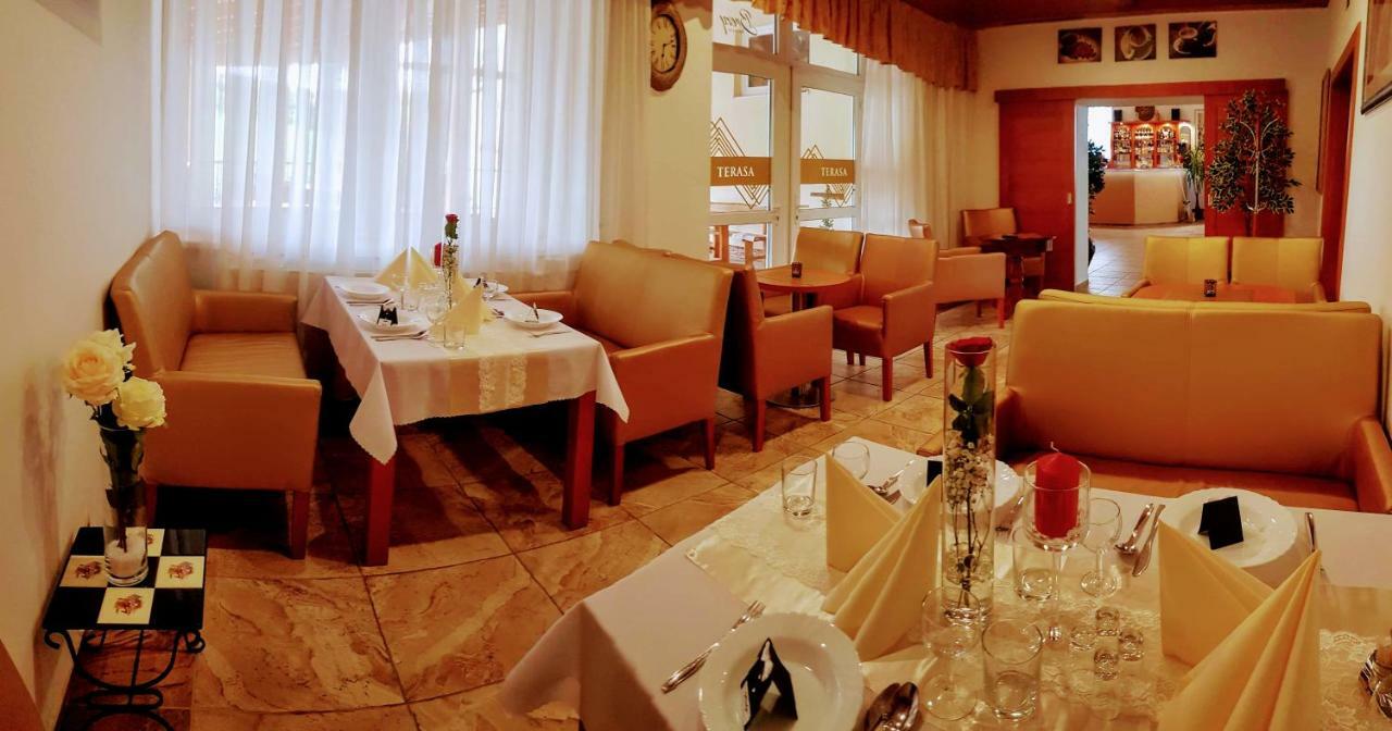 Agrohotel Tri Brezy Hrustin Dış mekan fotoğraf