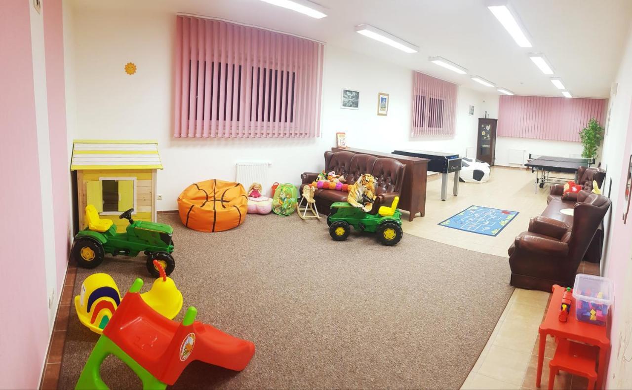Agrohotel Tri Brezy Hrustin Dış mekan fotoğraf