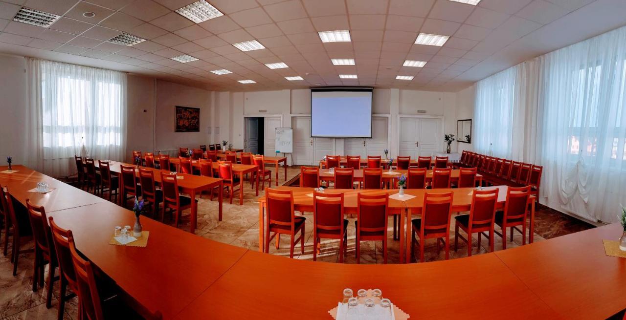 Agrohotel Tri Brezy Hrustin Dış mekan fotoğraf