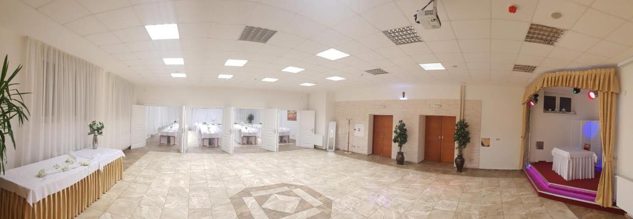Agrohotel Tri Brezy Hrustin Dış mekan fotoğraf